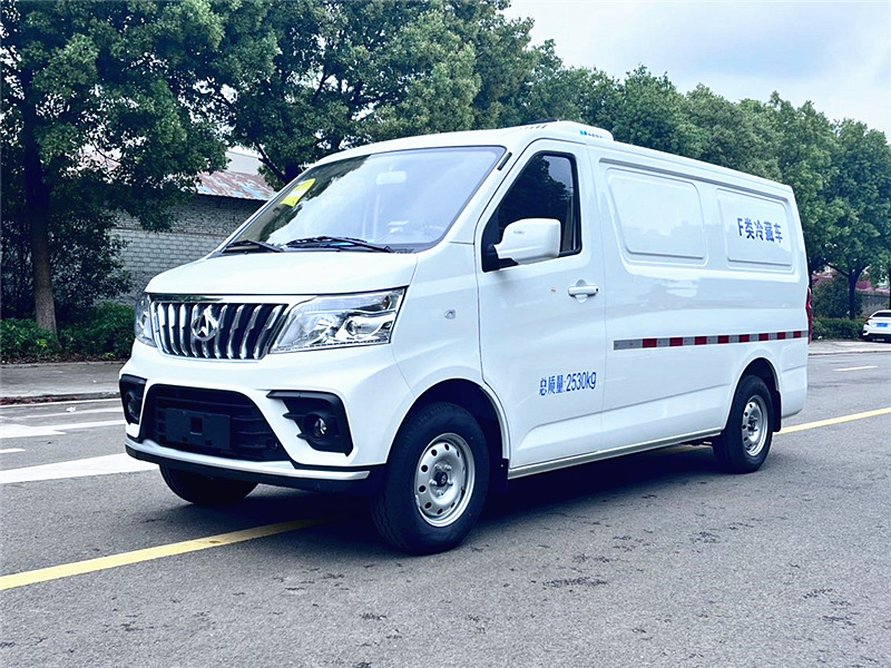 長安睿行M80面包冷藏車