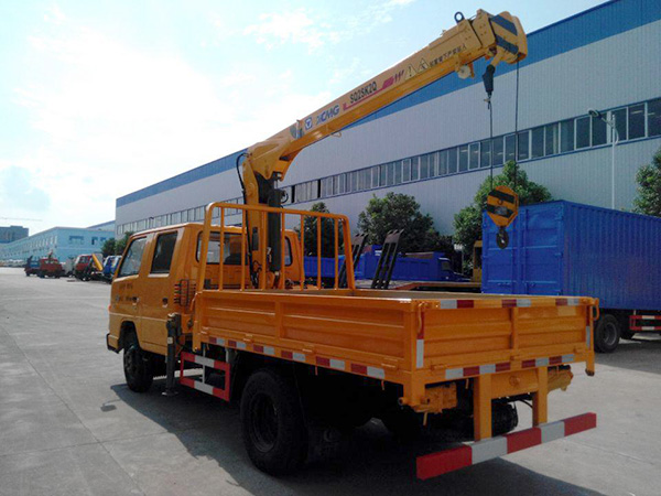 東風(fēng)雙排座2.5米隨車(chē)吊