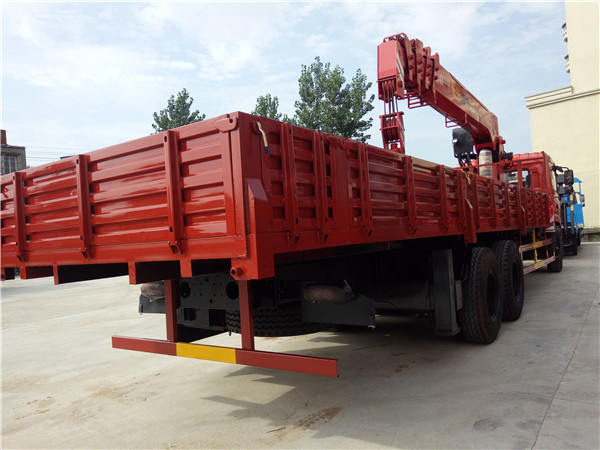 東風后雙橋12噸隨車吊