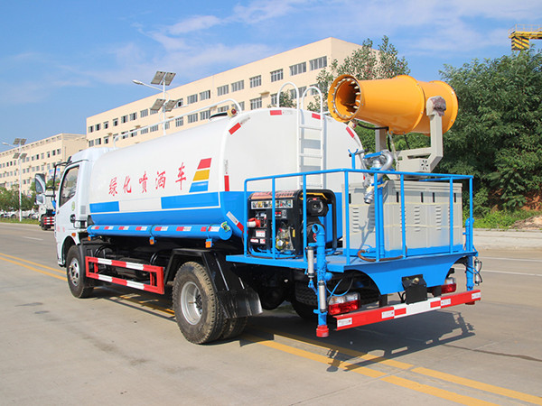 東風(fēng)多利卡D7霧炮車