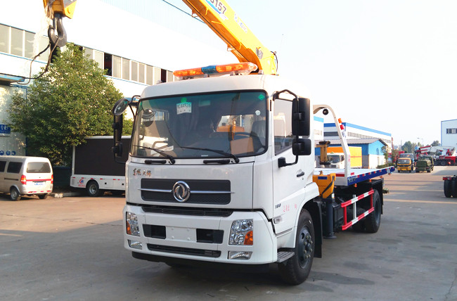 東風(fēng)天錦平板帶吊清障車