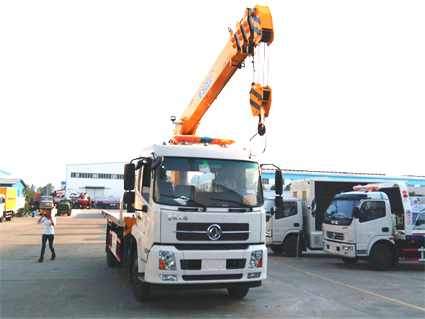東風(fēng)天錦平板帶吊清障車