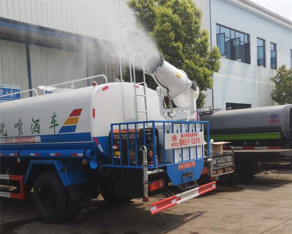 霧炮灑水車噴出的水霧如何降溫除塵及疫情霧化消毒？
