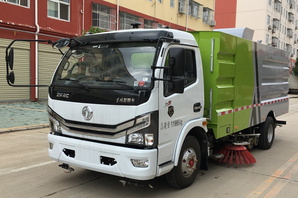 國(guó)六東風(fēng)5噸洗掃車(chē)配置，東風(fēng)多利卡D7洗掃車(chē)預(yù)售價(jià)多少