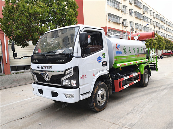 好的灑水車才能獲得認(rèn)可，老客戶回購兩臺程力霧炮灑水車