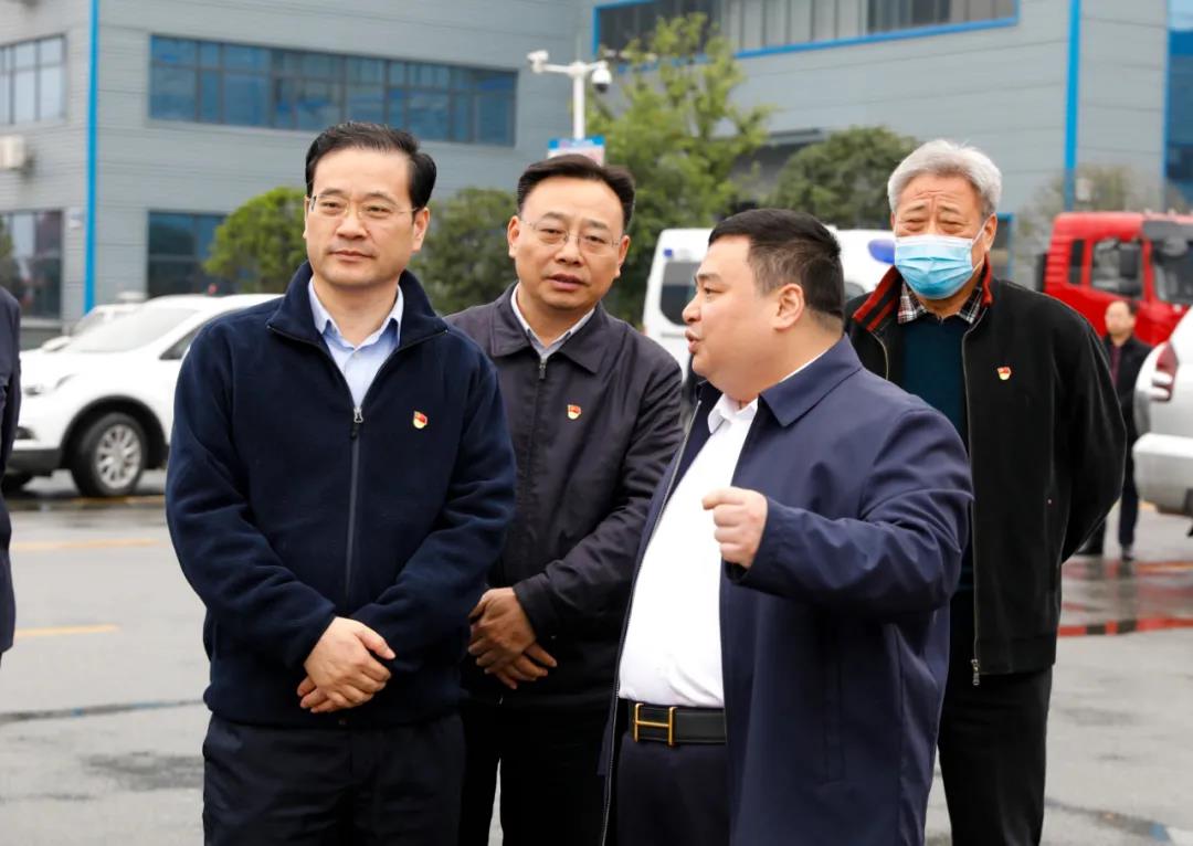 程阿羅，黨委副書記、常務副總經理程國強，黨委書記何儒安、總經辦服務中心主任張火生