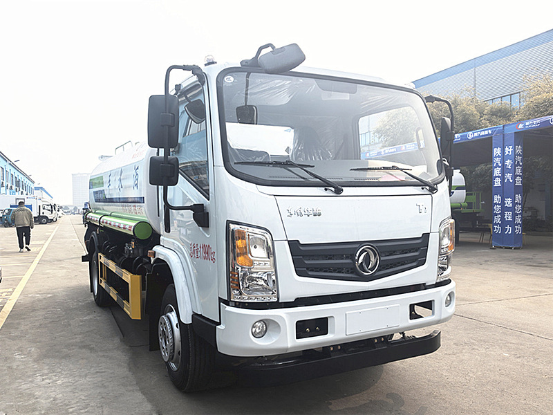 東風華神8方灑水車